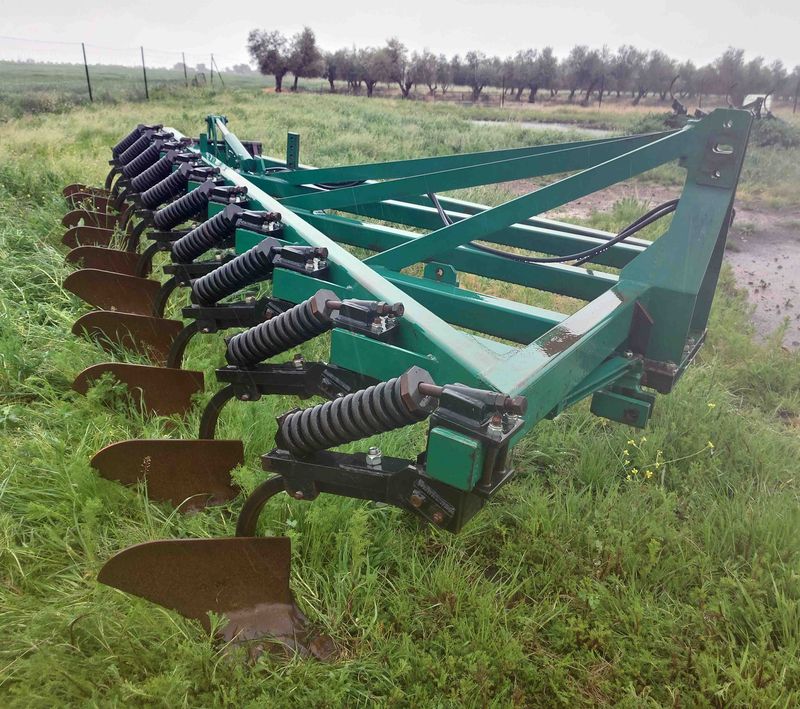 Minivertederas, mini vertederas, cohecho, arado, 11 brazos, 11 hojas, chisel, semichisel, cultivador.