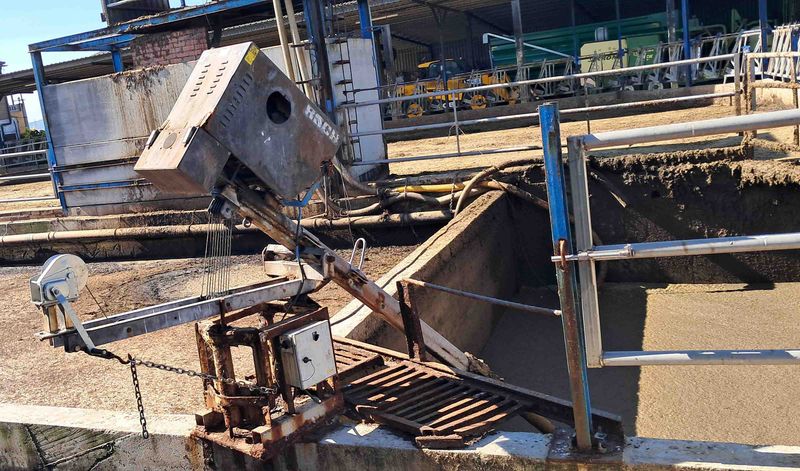 batidor purin estiercol vaca frisona suiza ordeño robadera guarro cerdo hidrolimpiadora remolque cuba aplicador abono ferguso