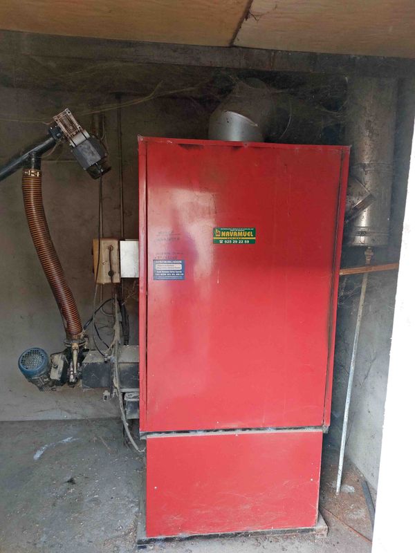 calefacción calor pollo ave cerdo porcino biomasa hueso aceituna gasóleo gasoil electricidad quemador pellet termostato