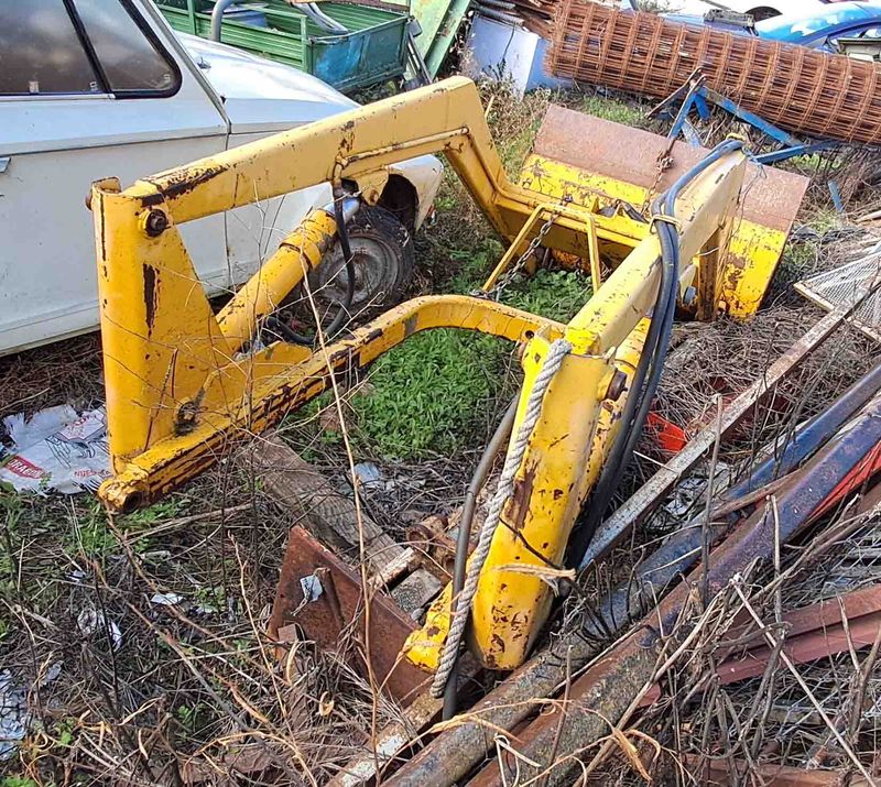 pala cazo porta palets pantalla alpacas estiércol pinchos anclajes amarres tenias leon distribuidor stoll quicke telescopica