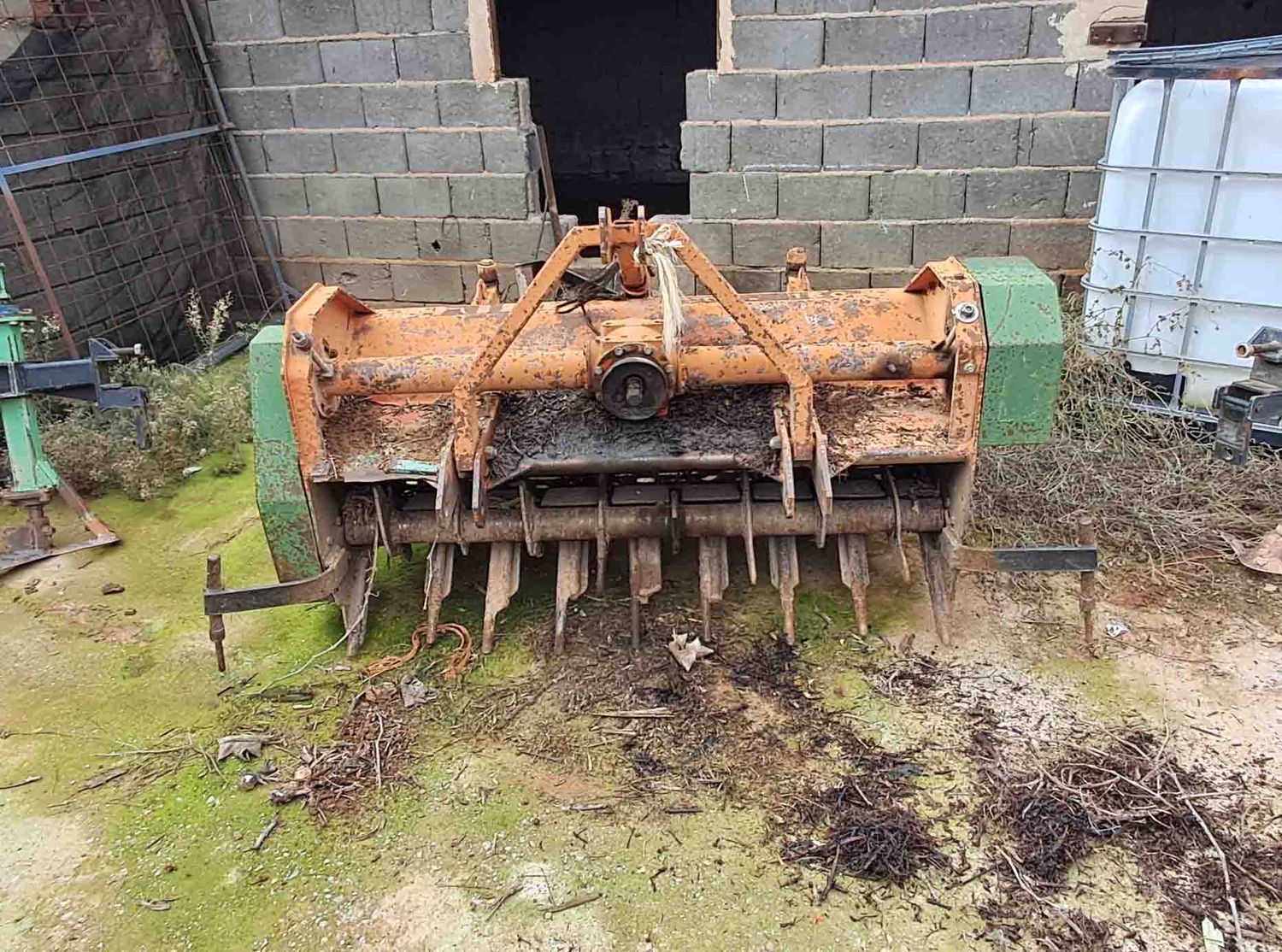 Trituradora picadora recogedor sarmiento intercepa viña uva cepa emparrado tractor viñedo grada suspendida industrias david