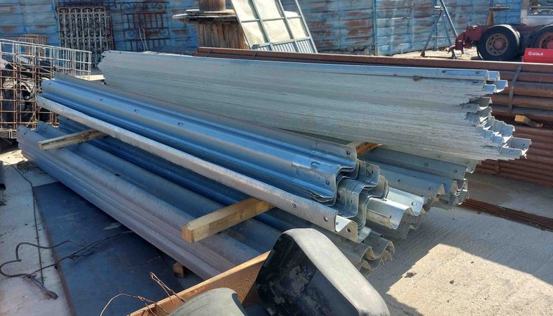 cerramiento vallas teleras choto cebo ternero ternera vaca de campo comedero silo alpaca pienso saneamiento angus charoles 