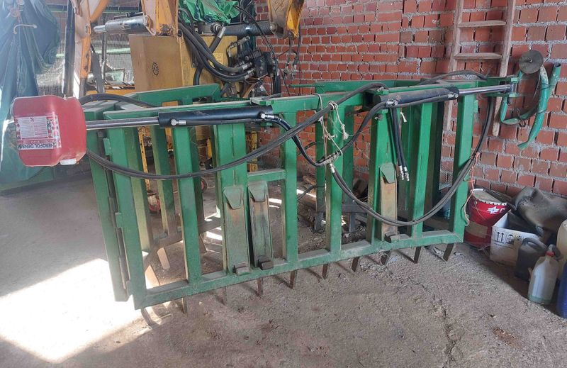 poda trituradora picadora recogedor sarmiento intercepa viña uva cepa emparrado tractor viñedo grada suspendida deere david