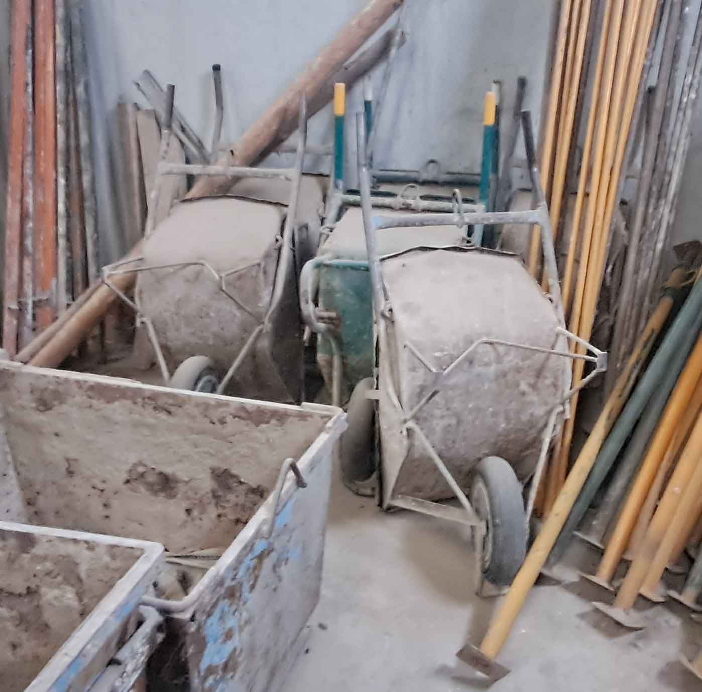 carretilla carretillo chino material obra construccion andamio hormigonera bajante regla dumper taladro percutor cemento yeso