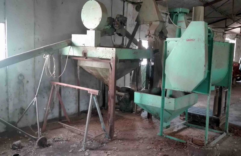 mezcladora pienso molino martillo sinfin sinfín cinta transportadora corrector bascula tolva grasa deposito comedero bebedero