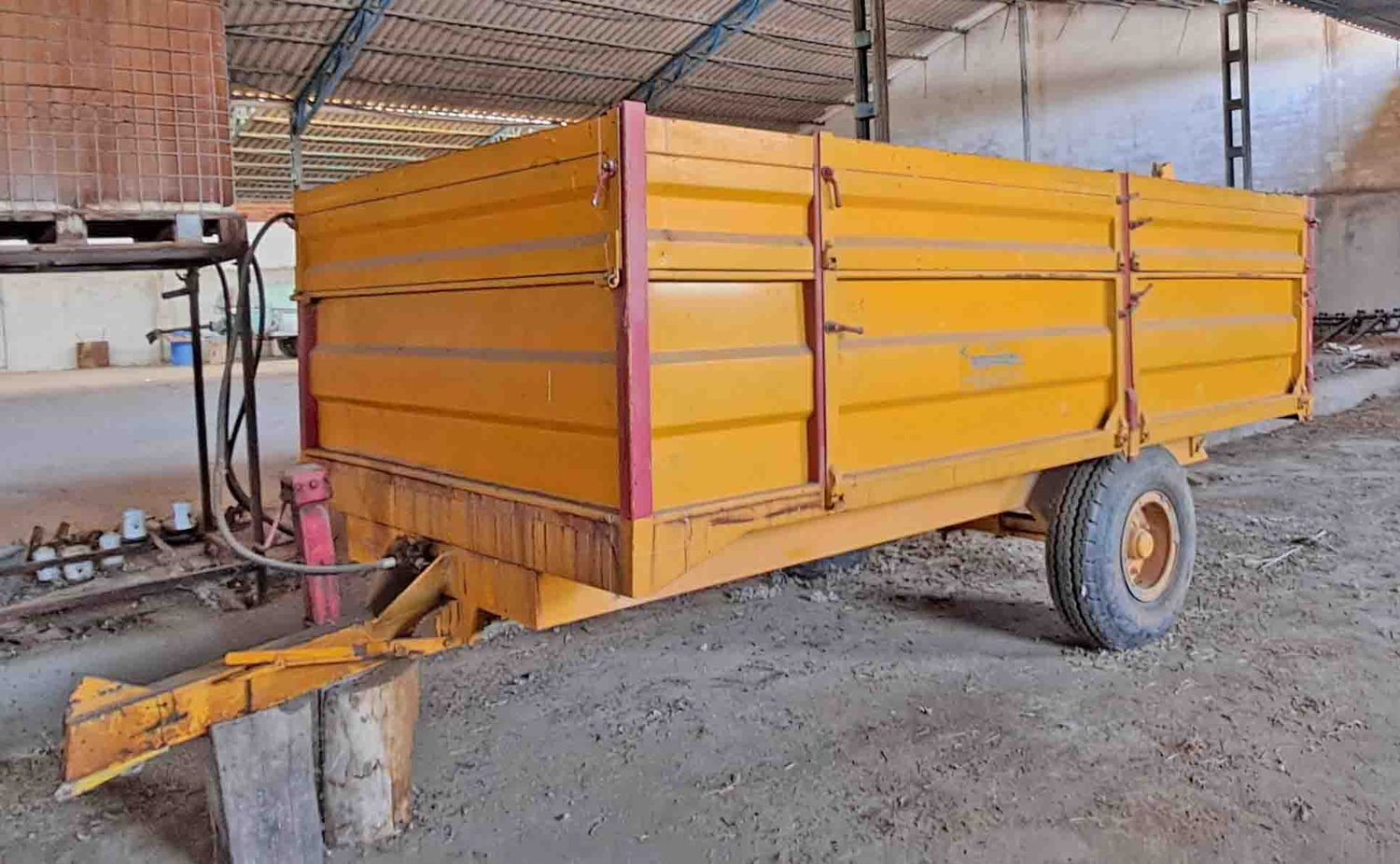 remolque basculante freno hidráulico 2 ejes sobrelaterales plataforma alpacas paquete grandes pequeños pulpo siembra pendular