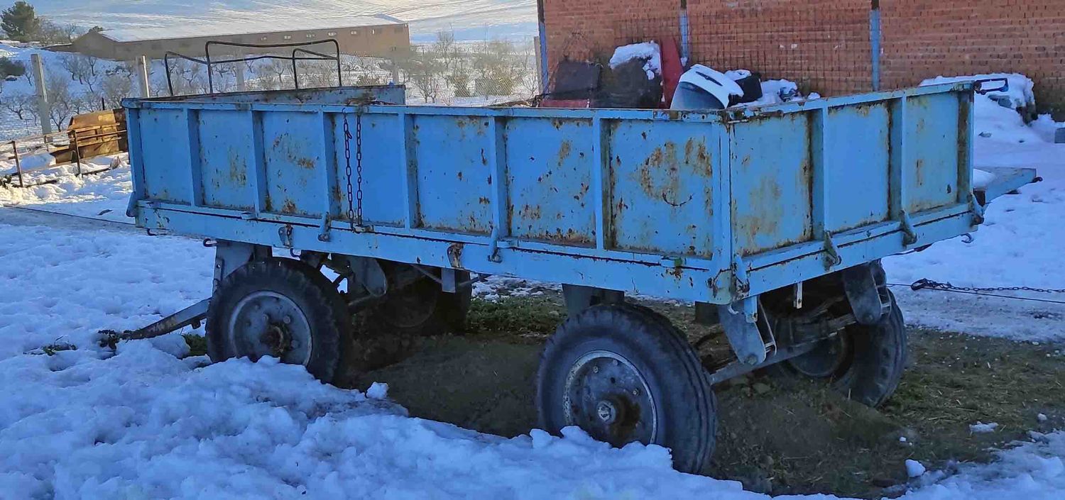 remolque basculante freno hidráulico 2 ejes sobrelaterales plataforma alpacas paquete grandes pequeños pulpo siembra pendular