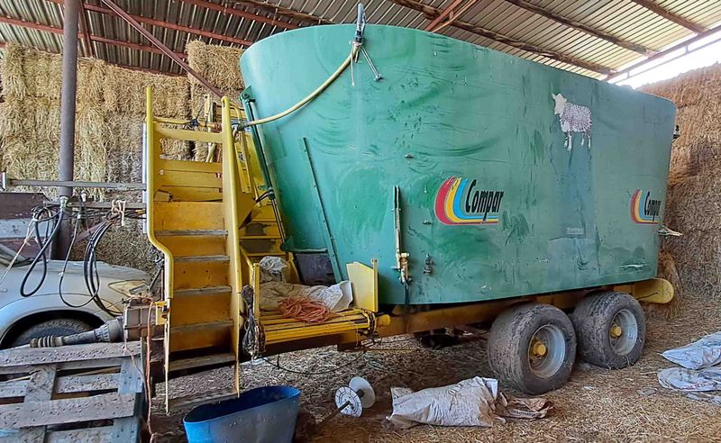 carro remolque mezclador unifeed vertical horizontal cuchilla rampa alfalfa bascula tatoma seko lombarte vaca oveja cabra