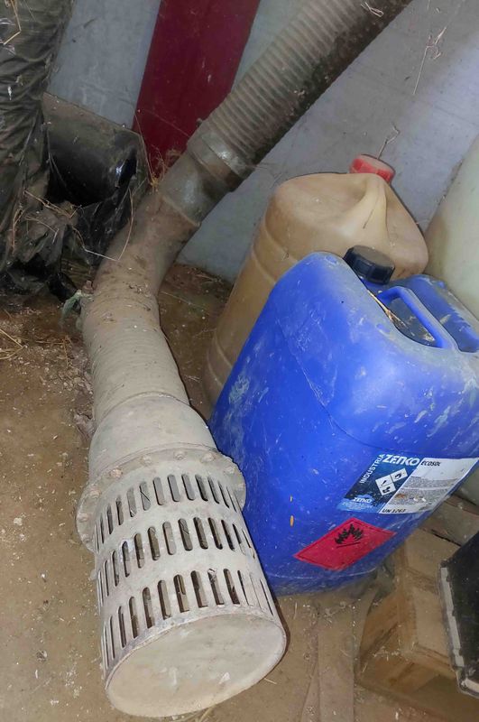 manguera batidor cuba purin estiercol iberico duroc blanco cerdo porcino marrano hidrolimpiadora aplicador slats rotecna 