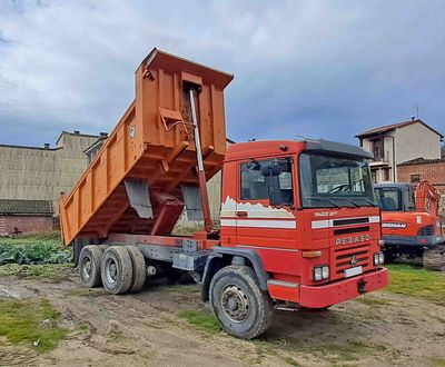 Camiones y remolques de camión.