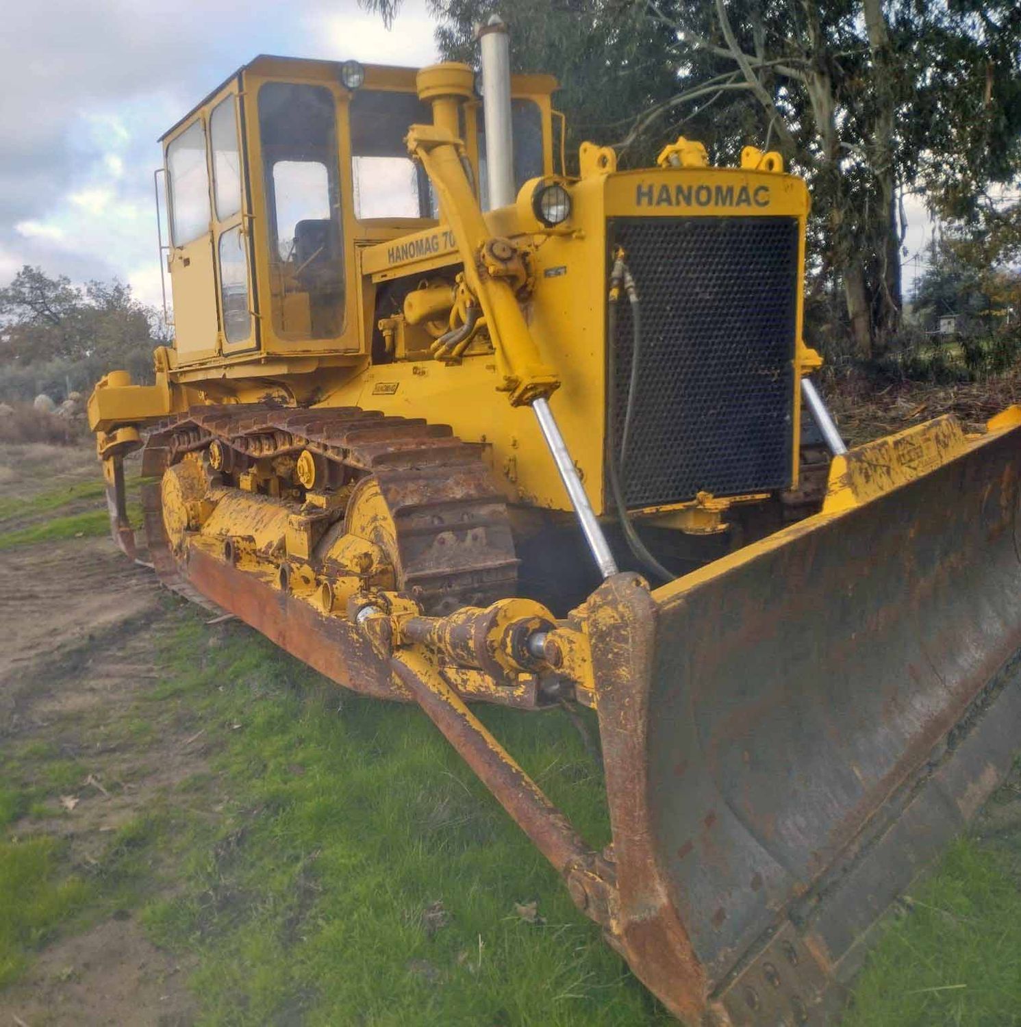 bulldocer dozer topadora excavadora hanomag 700 d d7 d6 ripper hoja pala arado tren rodaje cadena teja tonelada construccion