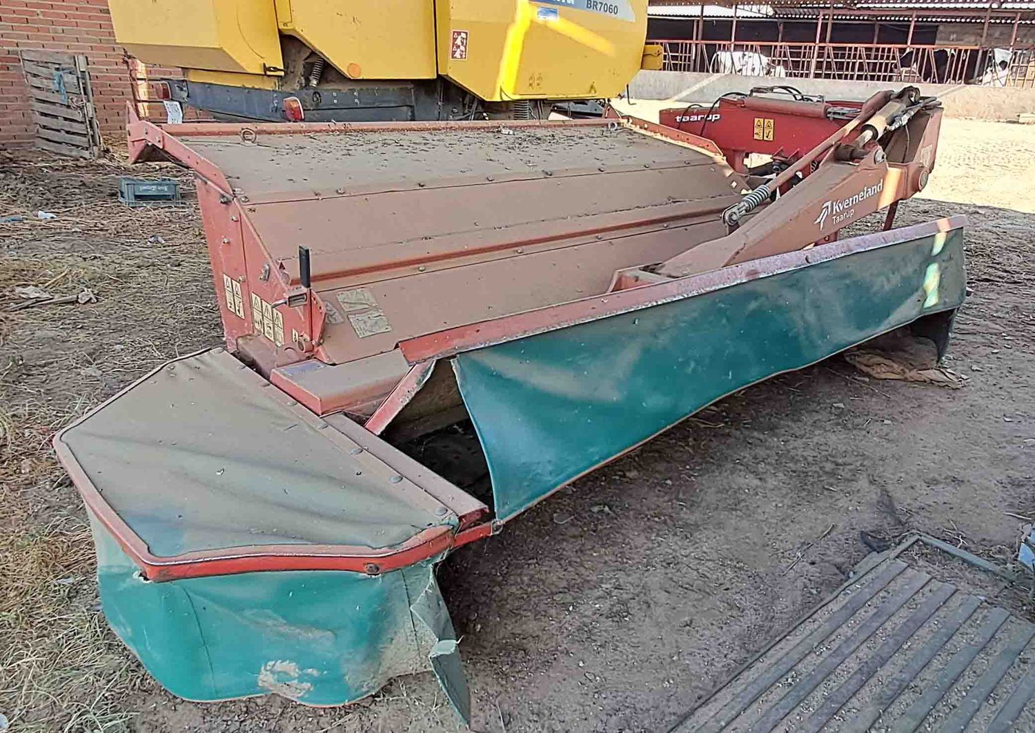 Segadora suspendida disco acondicionadora Kvernenlad 3,20 m rotativa peine barra corte autopropulsada arrastrada rodillo