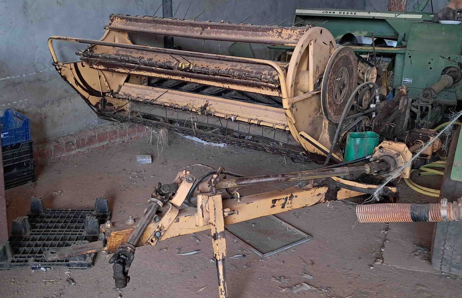 Segadora acondicionadora New Holland 447 rotativa peine barra corte siega autopropulsada arrastrada suspendida 3 ruedas deere