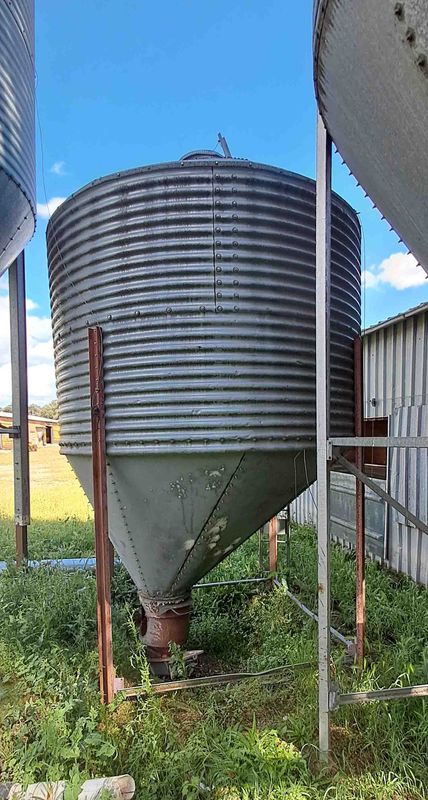 cerramiento valla teleras choto cebo ternero ternera vaca de campo comedero silo alpaca pienso oveja angus cabra caballo case