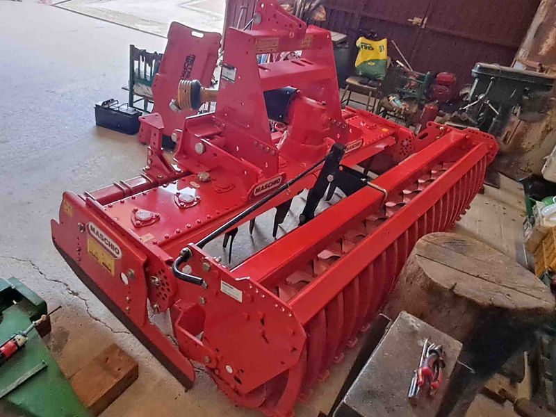 Grada rotativa Maschio Gaspardo 2,50 metros con rulo rotavators presiembra maiz tierra vega río rio hortaliza invernadero