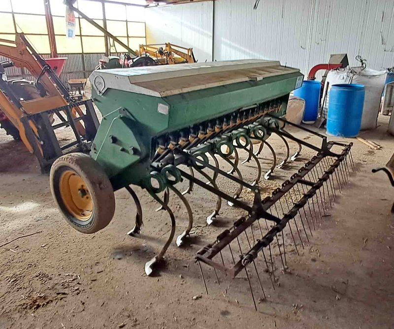 sembradora gil 19 chorros variador siembra rastra bota tubo cultivador mariposa platano tolva simiente abono cajon cajón 