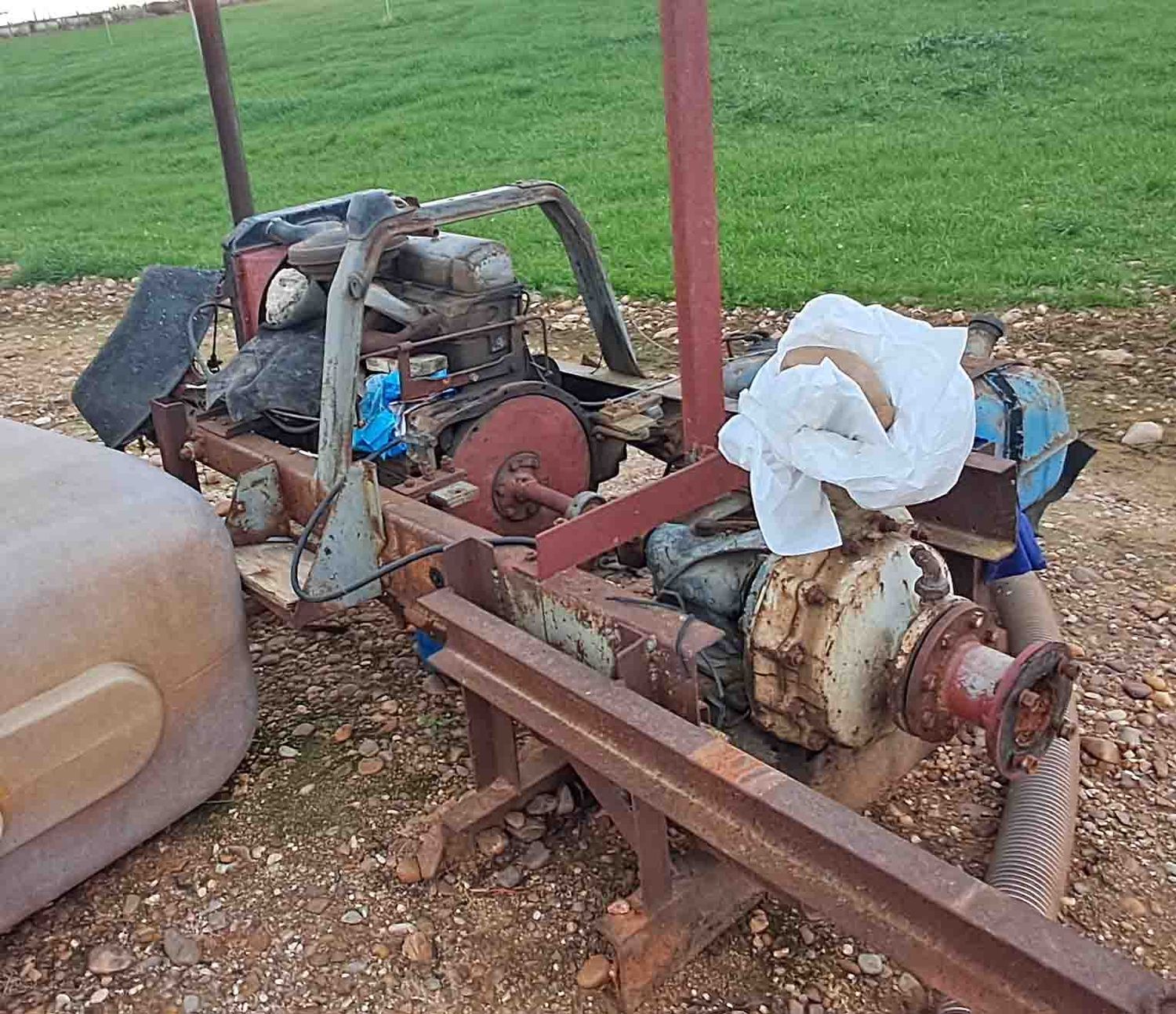 Motor ebro 160 bomba emica riego pivot cobertura tubería tuberia pvc polietileno maiz alfalfa reglas riego vega concesión