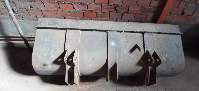 pala cazo porta palets pantalla alpacas estiércol pinchos anclajes amarres tenias leon distribuidor stoll quicke telescopica