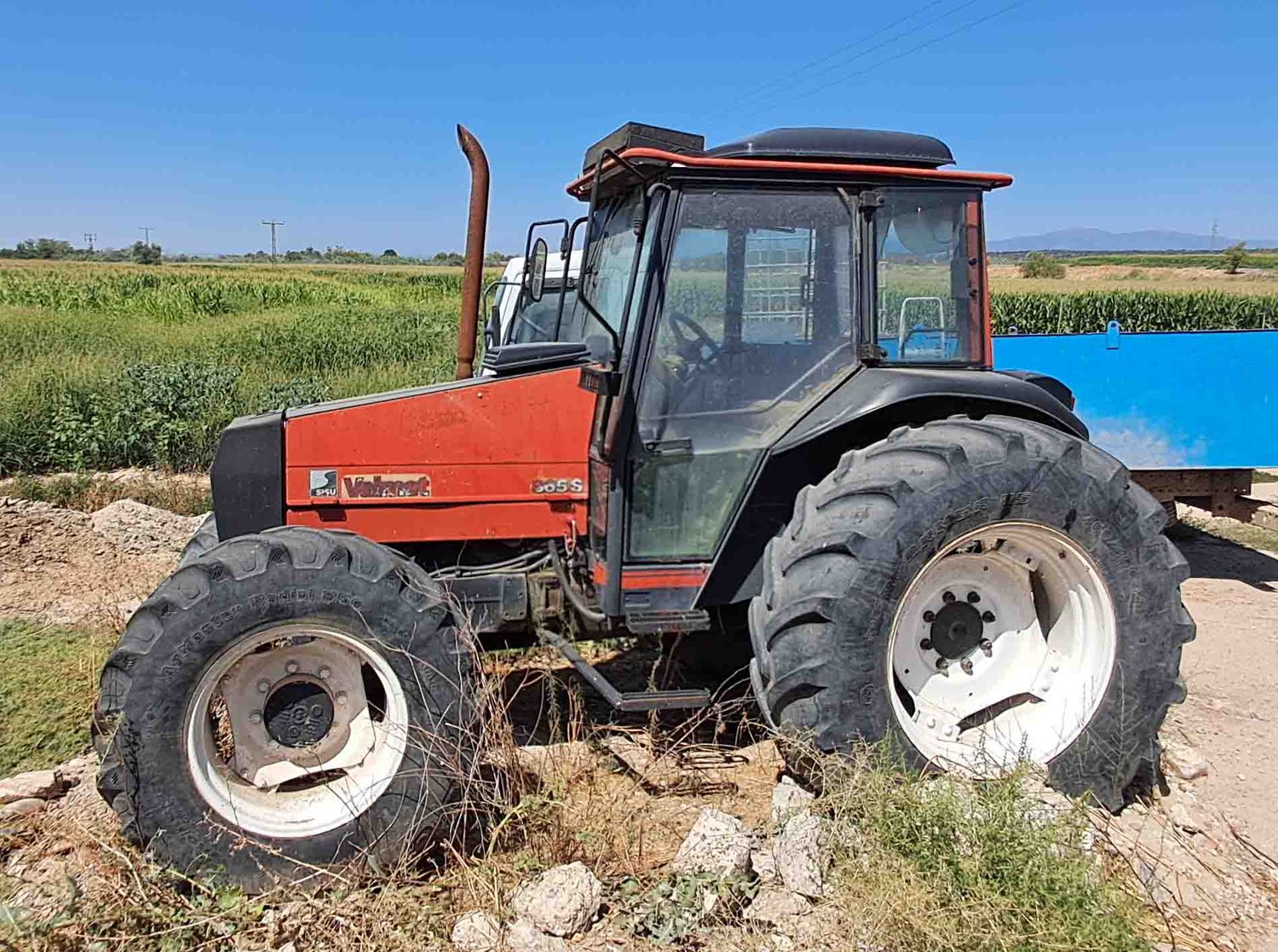 tractor valtra 865-S 865 S 865S sisu 85 cv doble traccion tracción aire acondicionado arar remolcar alzar sembrar abonar