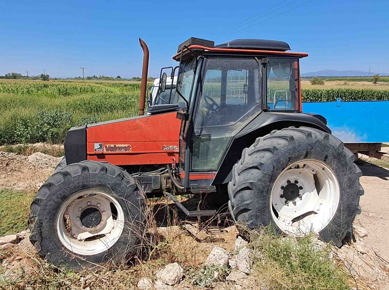 tractor valtra 865-S 865 S 865S sisu 85 cv doble traccion tracción aire acondicionado arar remolcar alzar sembrar abonar