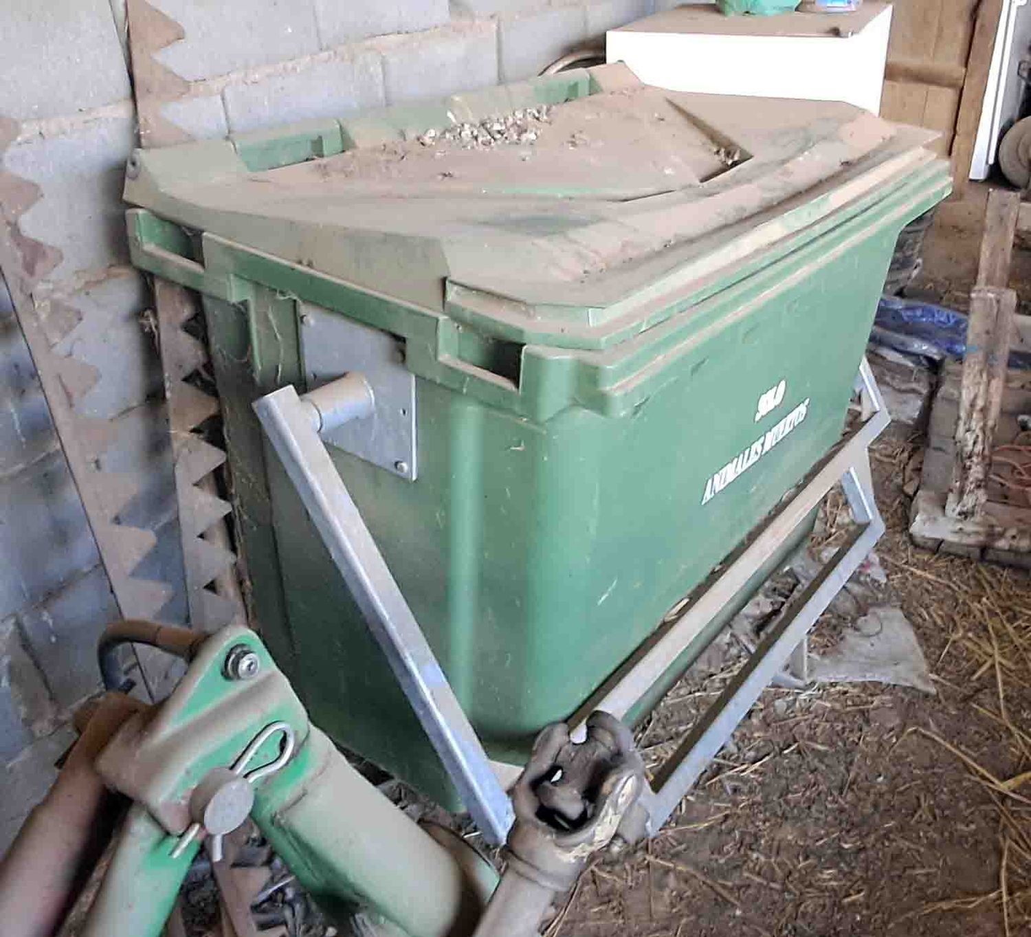 contenedor deposito cadáver cadaver 650 litro animal muerto rueda oveja cordero cabra cabrito cerdo pollo ave ternero ganado