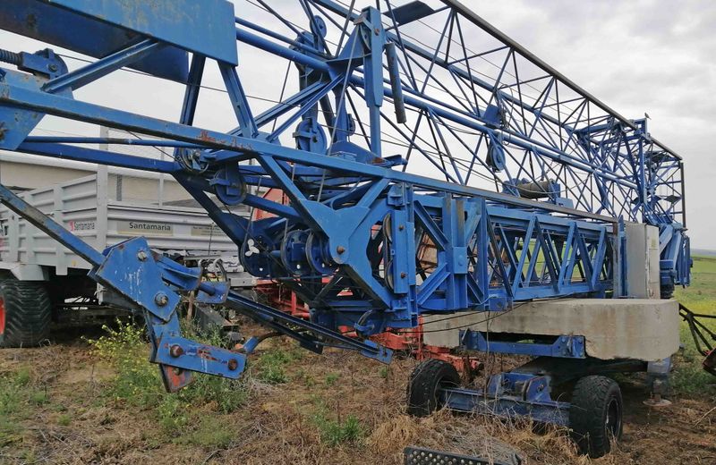 Grua automontante SA268MA obra construccion andamios hormigoneras bajantes reglas mesas de corte puntales dumpers ladrillo ma