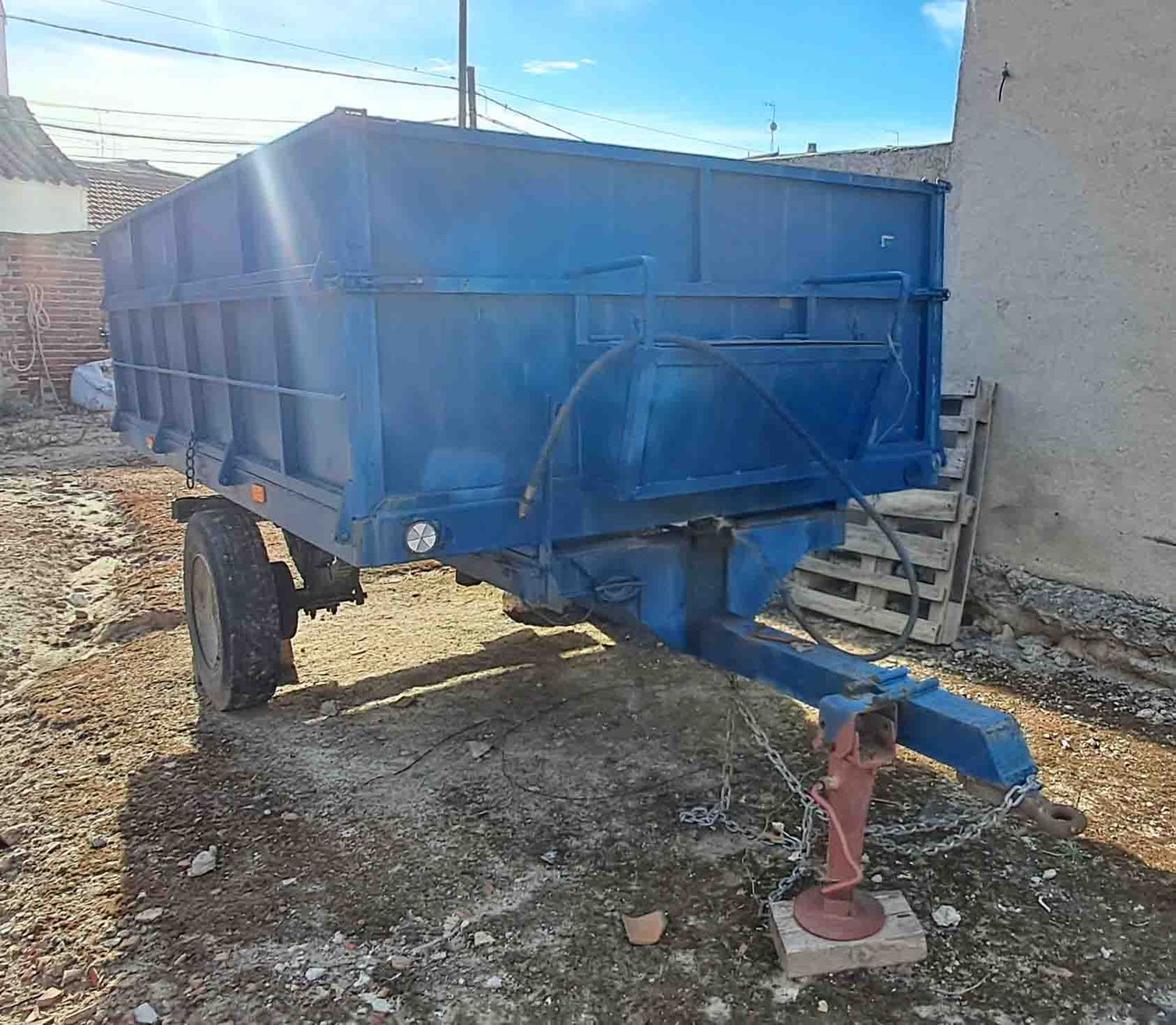 remolque basculante freno hidráulico 1 eje sobrelaterales plataforma alpacas paquete grandes pequeños pulpo siembra pendular