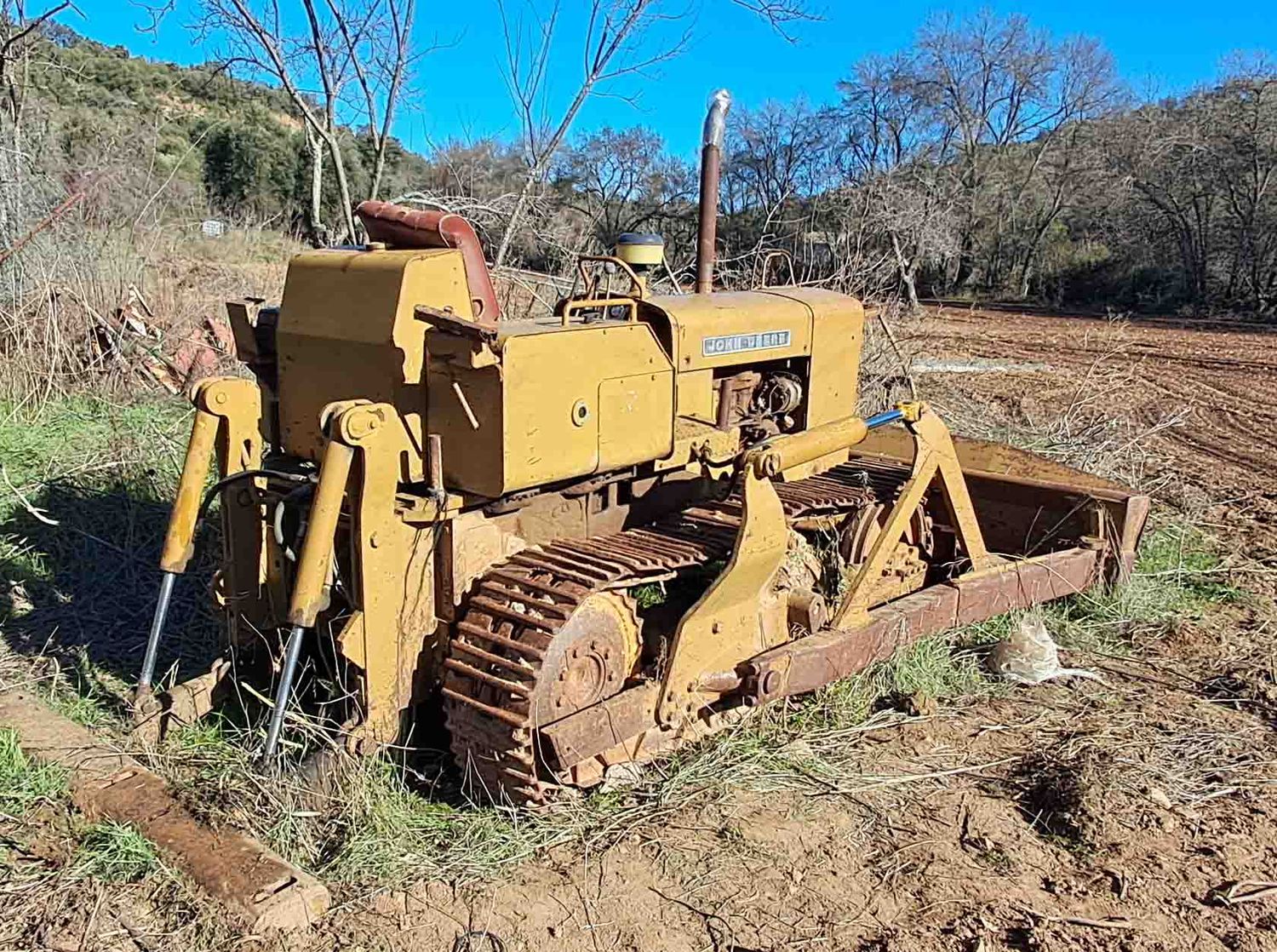 tractor cadenas bulldozer oruga dozer john deere cv ripper movimiento tierra desmonte forestal nivelación nivelacion piedra