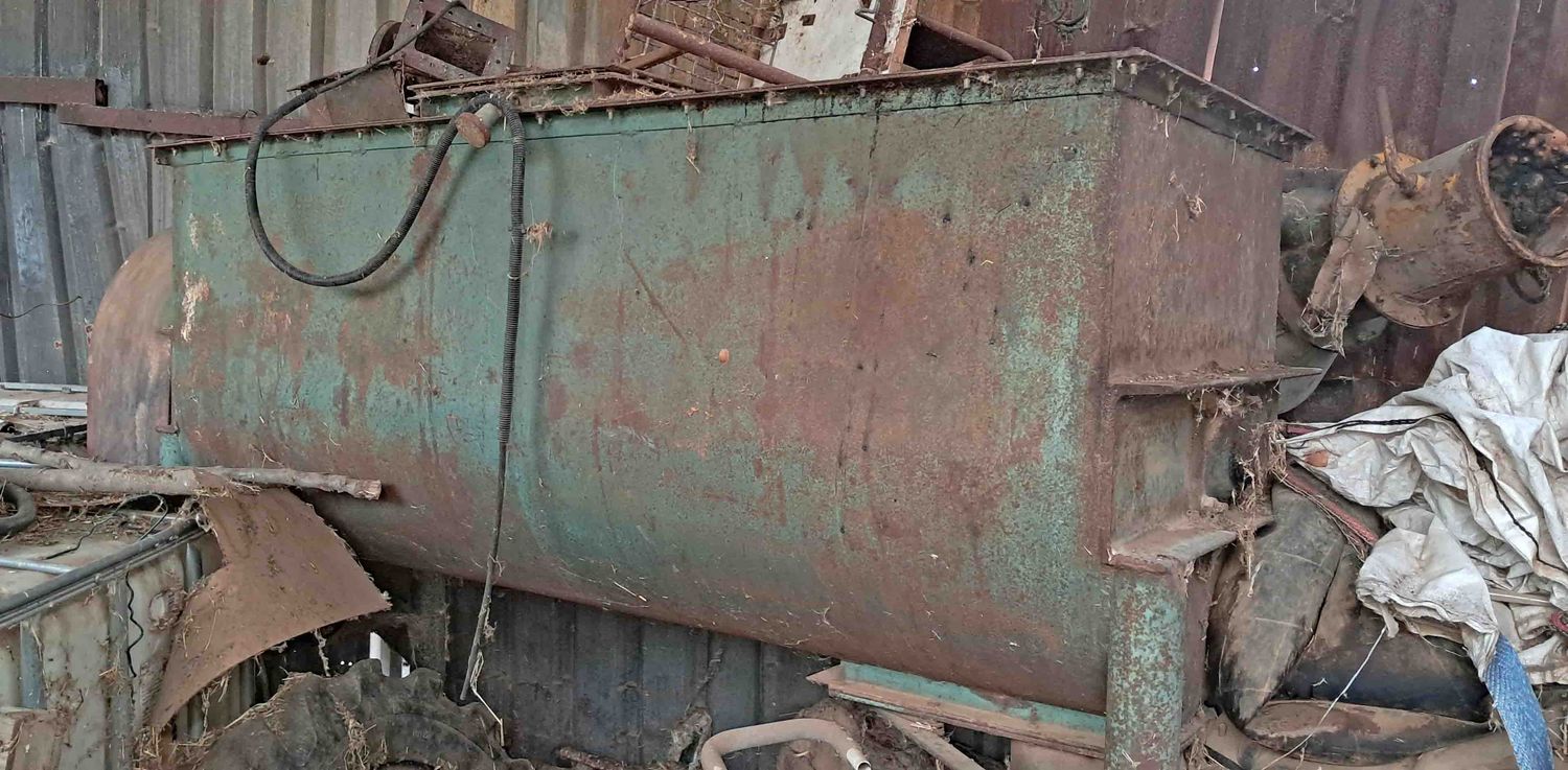 mezcladora pienso molino martillo sinfin sinfín cinta transportadora corrector bascula tolva grasa deposito comedero bebedero