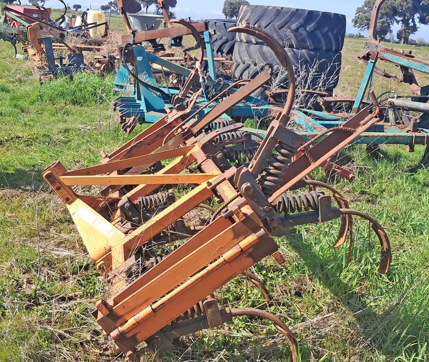 brazo cultivador ransomer mordaza platano reja punta hoja resguardador bastidor chisel semichisel vertedera cohecho fendt 