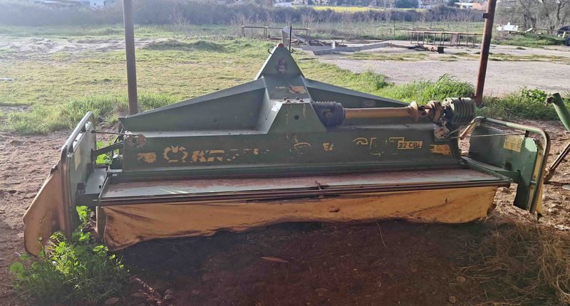 Segadora frontal Krone 32CRi  acondicionadora rodillo ​rotativa peine barra corte siega autopropulsada arrastrada suspendidas