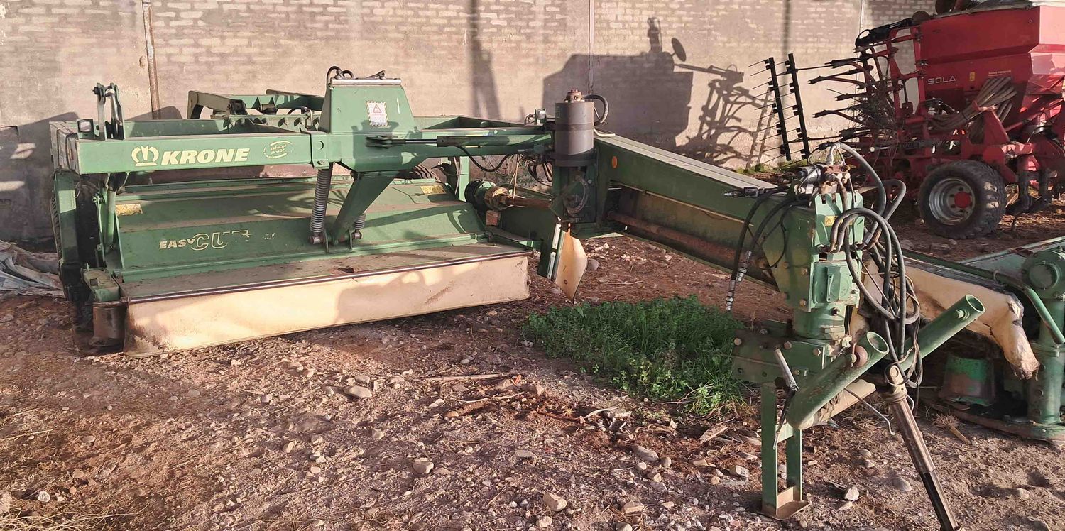 Segadora rotativa disco arrastrada trasera acondicionadora encintadora Krone 32CRi documentada corte cuchilla alfalfa reglas 