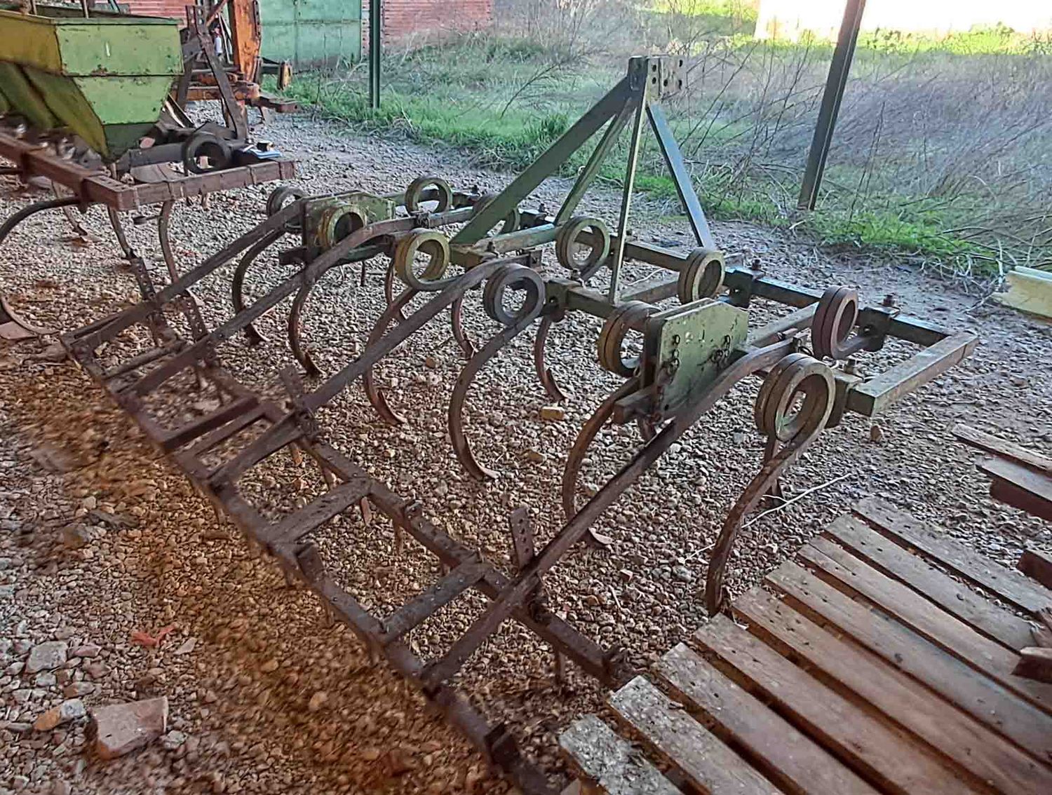 subsolador topo ripper chisel semichisel cultivador mordaza vertedera minivertedera cohecho rastra rastro rulo grada barrena