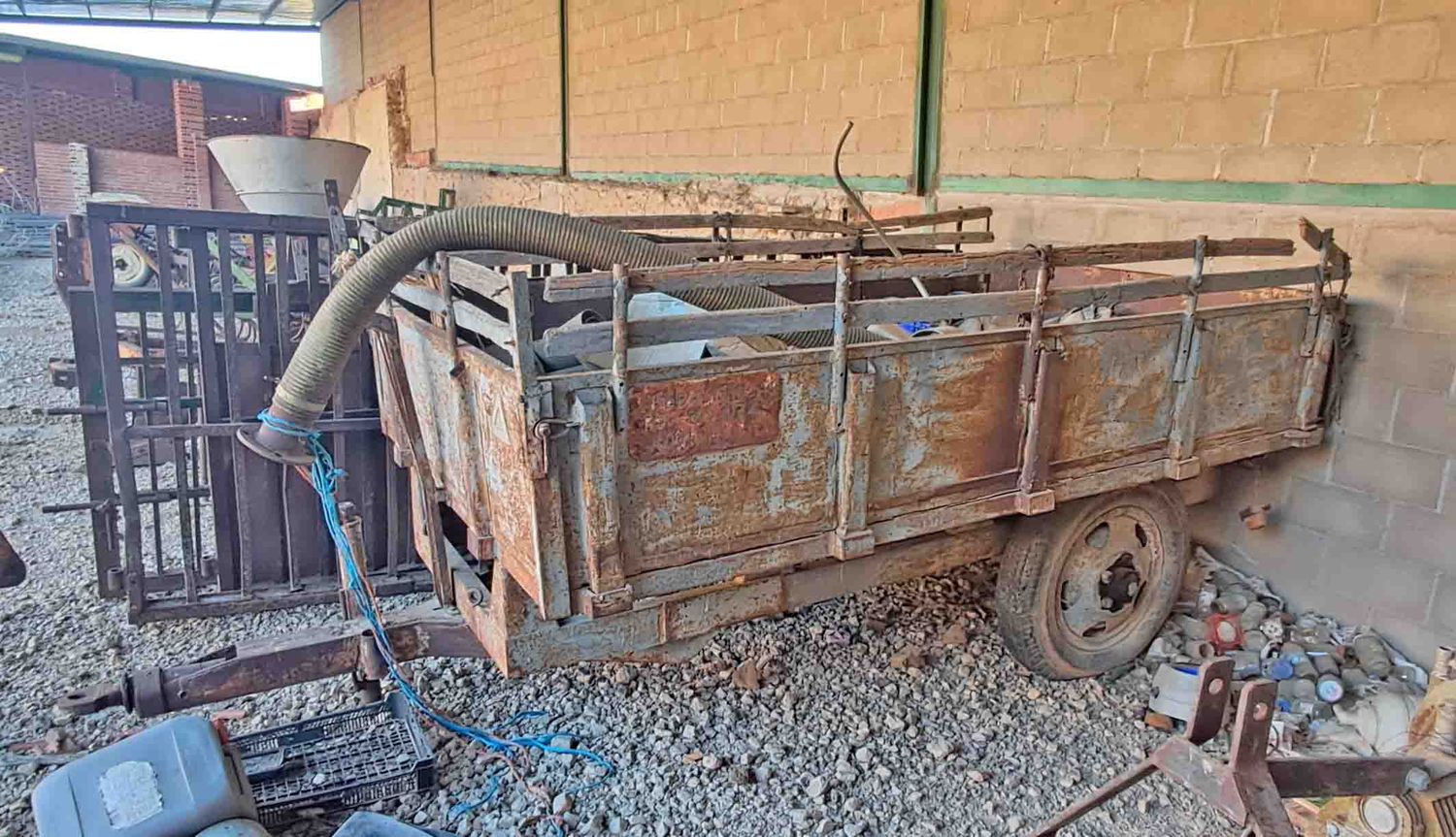remolque agricola agrícola fijo 1 eje kilo sin documentacion documentación rueda cubierta grano aceituna oliva cereal alpaca 