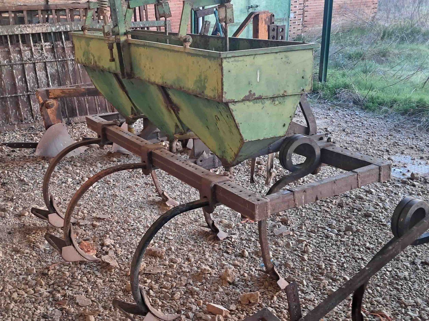 abonadora maiz maíz surco picadora claas john deere silo vaca leche cebadero ordeño granja vaquería vaqueria suiza frisona