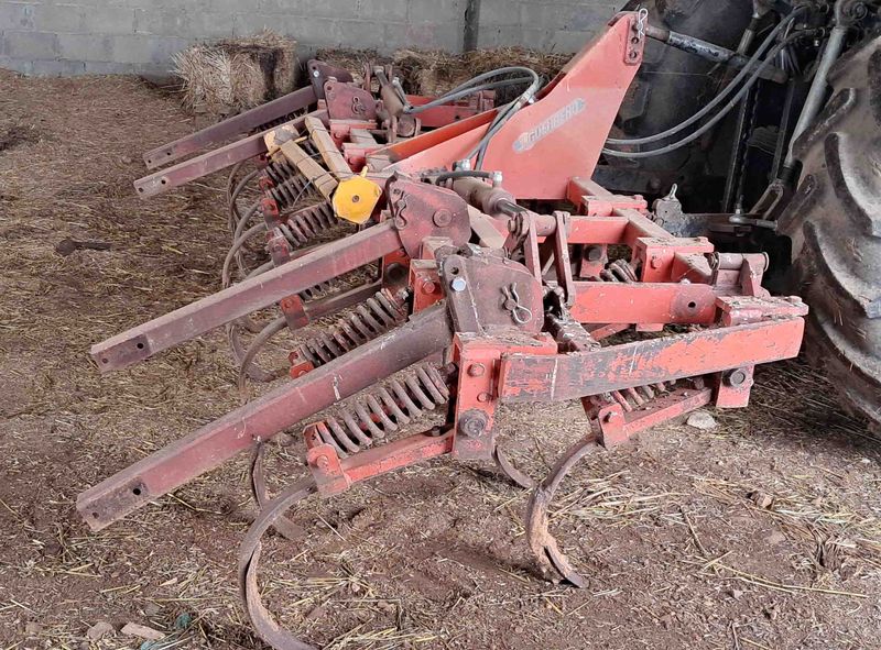 Cultivador semichisel Guerrero hidráulicamente abatible 15 brazos semi chisel muelle mordaza brazo tercer punto tractor deutz