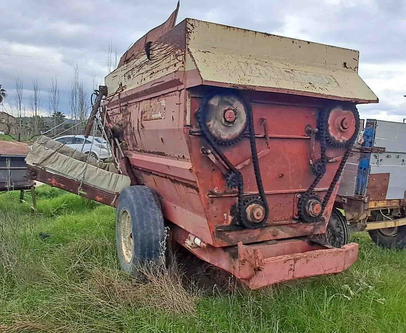 ordeño vaca leche tractor encamadora tanque frisona suiza horizontal vertical ternero forraje pienso pala unifeed mezclador
