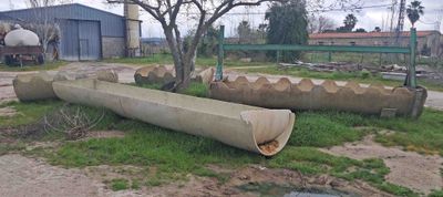 Comedero fuerte vaca campo camperina ternero choto carne finca granja cebadero pienso alpaca paca alimento pesebre tractor