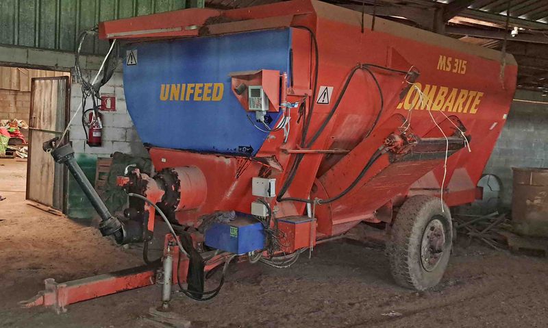 carro remolque mezclador unifeed vertical horizontal cuchilla rampa alfalfa bascula tatoma seko lombarte vaca oveja cabra