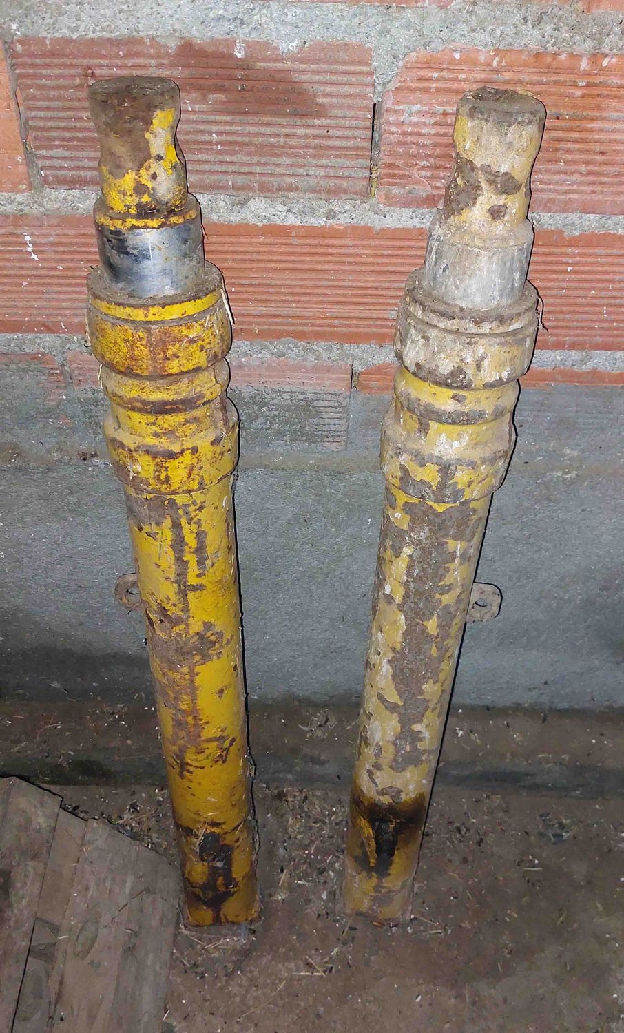 pala cazo porta palets pantalla alpacas estiércol pinchos anclajes amarres tenias leon distribuidor stoll quicke telescopica