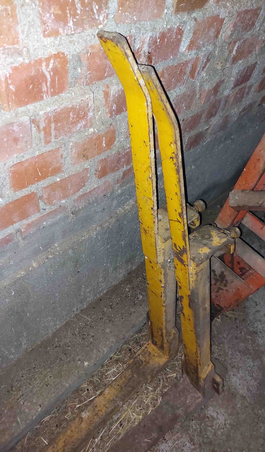 uña porta palet portapalet ladrillo cemento abono simiente elevar eslinga cable pala tractor subir cargar remolque camion 