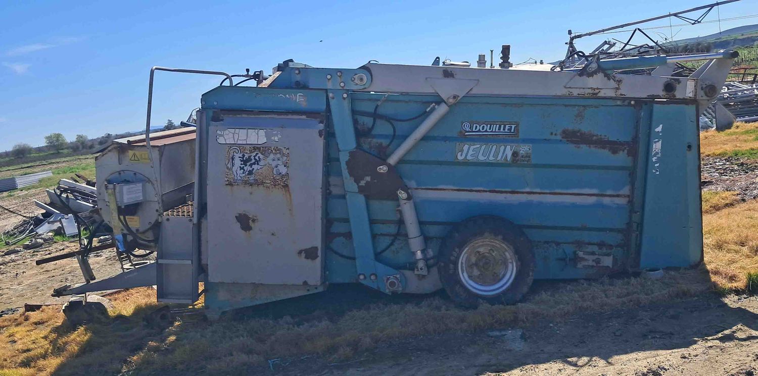 encamadora vaca leche jeulin douillet ordeño vaca leche lechera unifeed tanque frisona suiza estiércol ternero forraje fendt