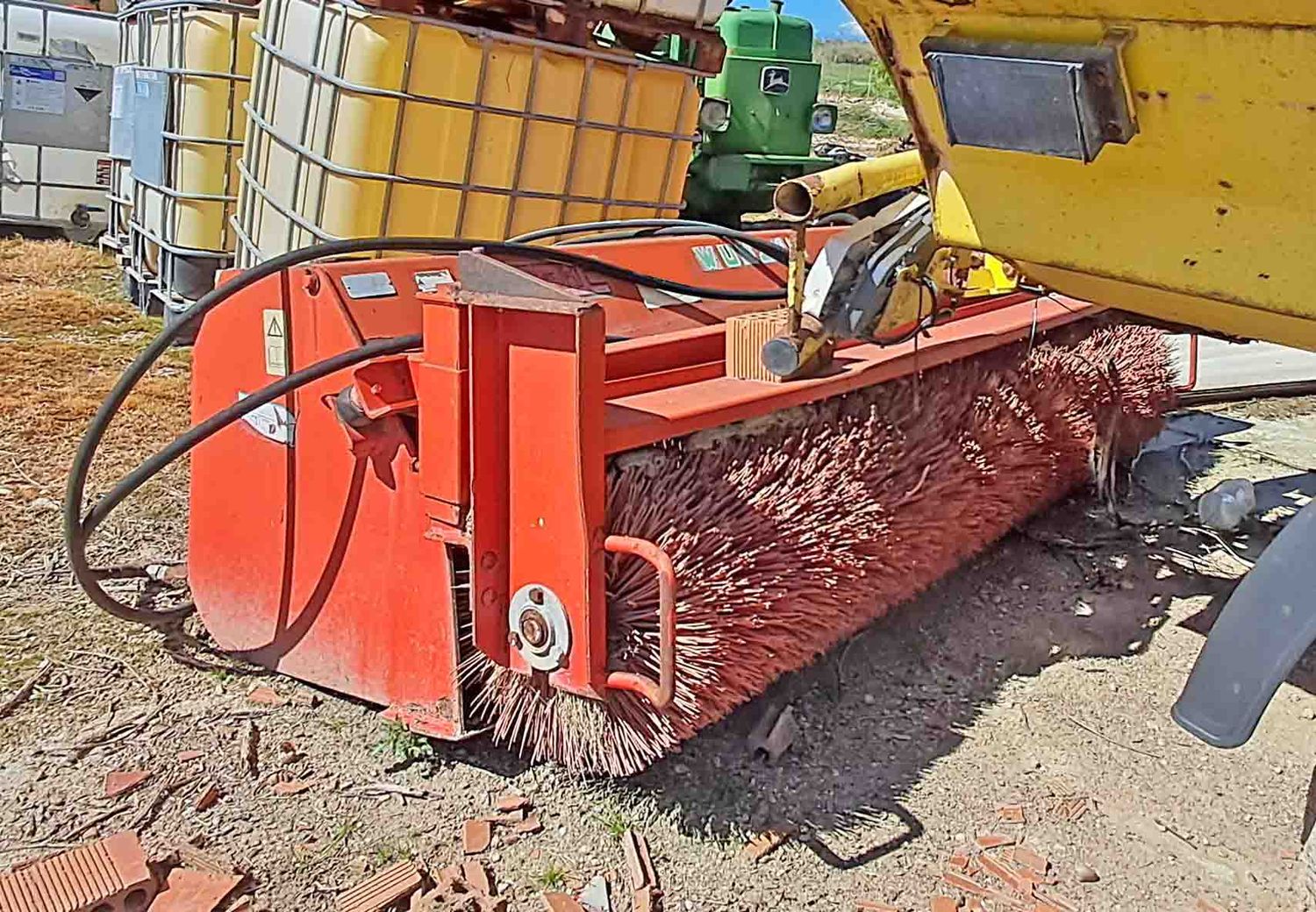 barredora cepilladora hidraúlica hidraulica reversible agric WUM-24G agricultura ganadería ganaderia olivar almendro deere