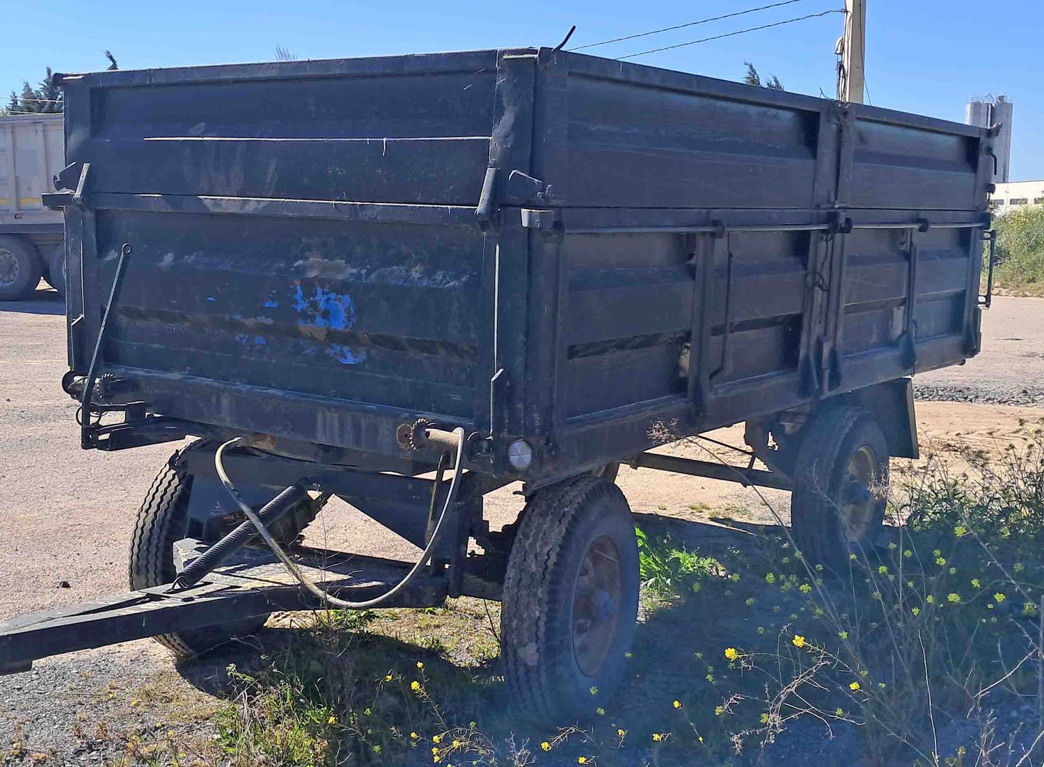 Remolque basculante 2 ejes 6.000 Kilos.