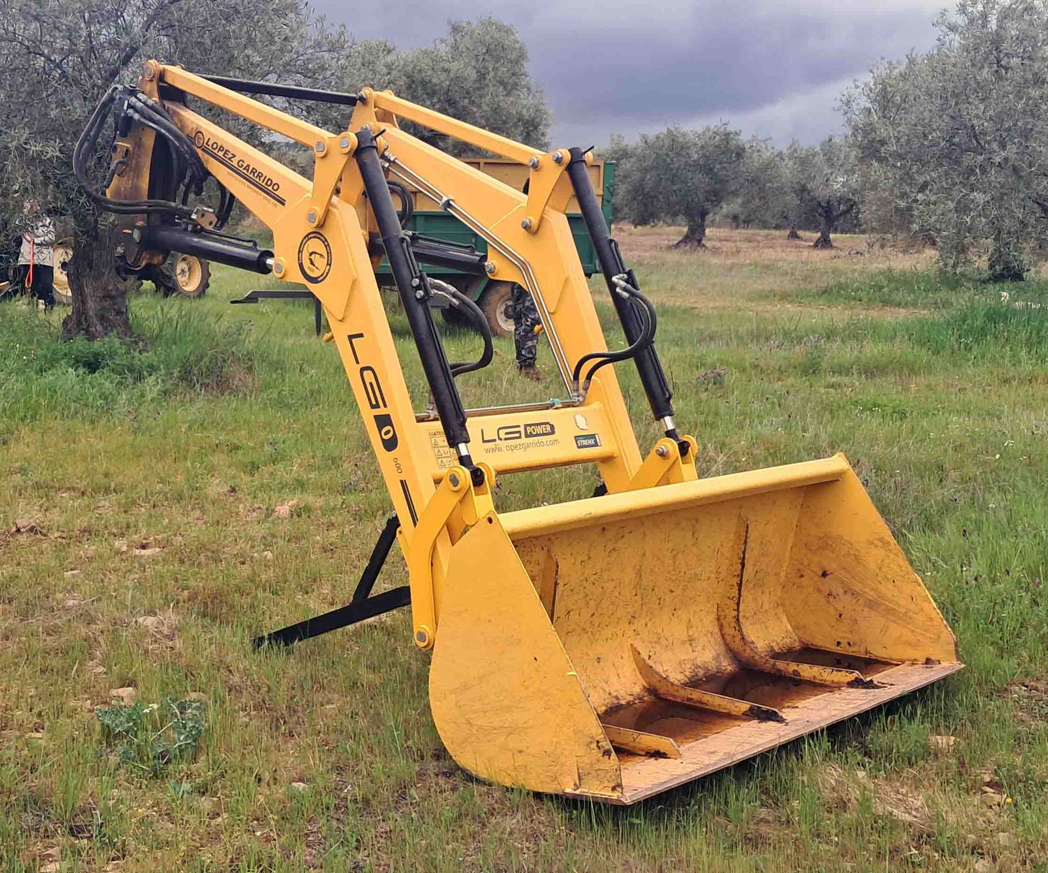 Pala cazo tractor Lopez Garrido LG-0-600 simple doble cereal arido árido paragua estiércol arena simiente abono estiercol
