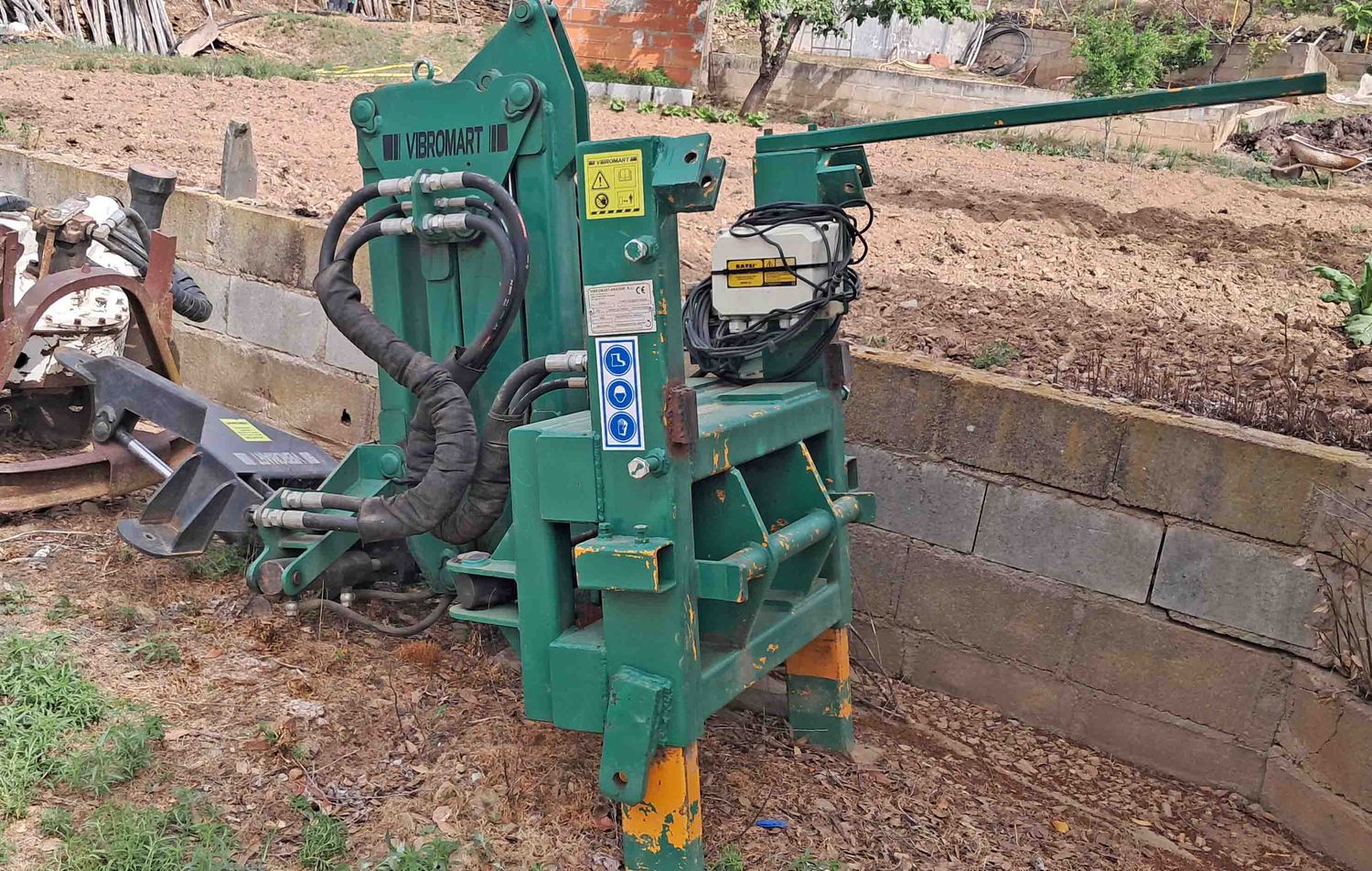 pantografo vibromart vmc 200 vibrador paraguas olivar almendro pistacho extesible todos los movimientos enfriador tractor