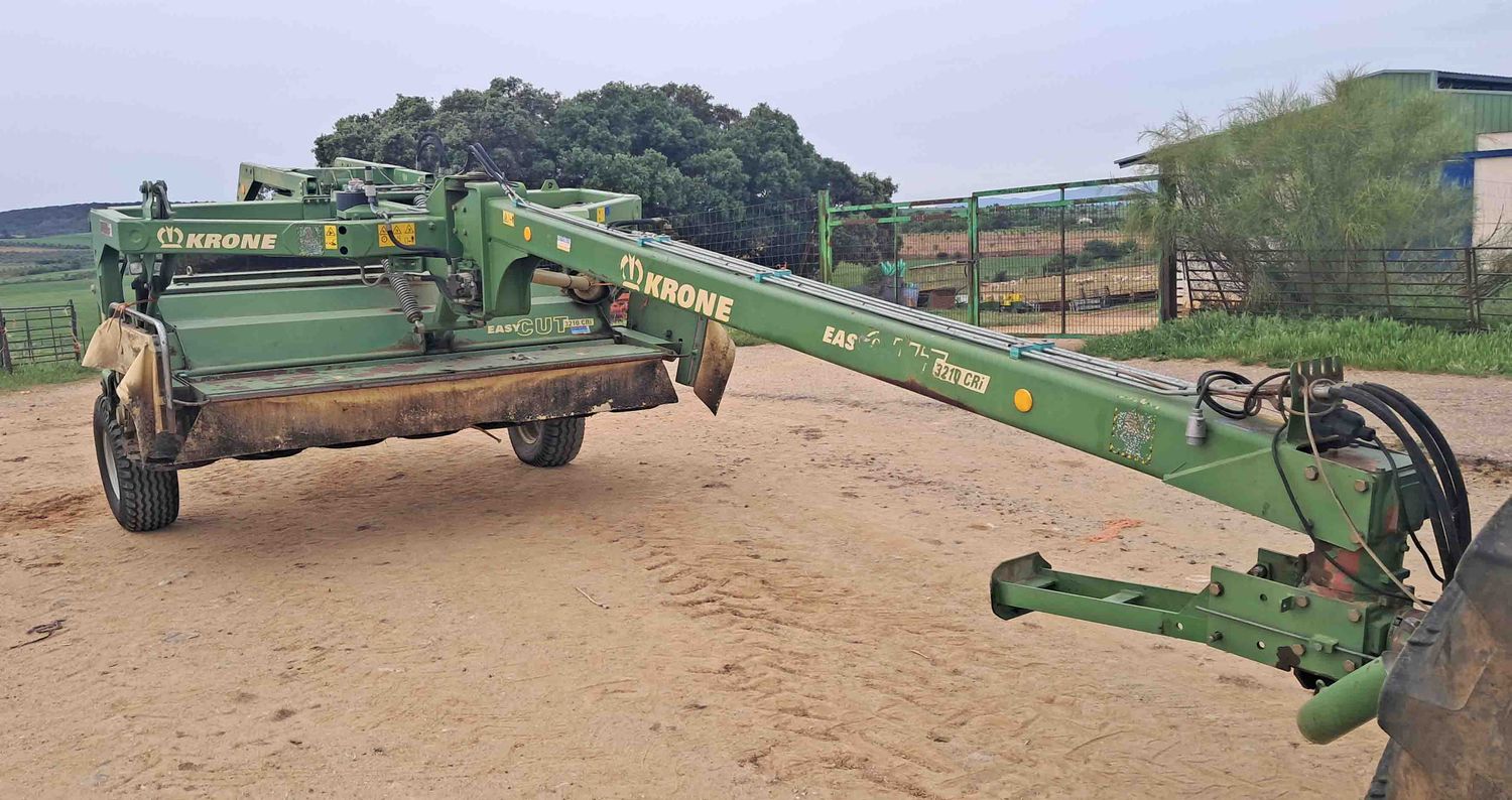 Segadora discos acondicionadora rodillos arrastrada Krone Easy CUT 3210 CRi cinta agrupadora mallales alfalfa reglas deere