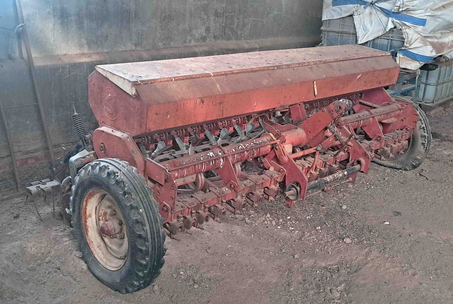 sembradora sola supersem 680-19 C bota chorro salida simiente abono rastra tolva alfalfa garbanzo reglas tractor john deere