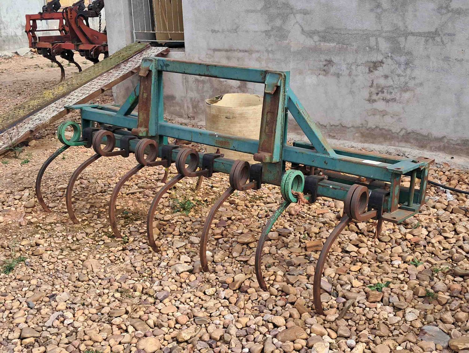 recogedor ramon ramón sarmiento tractor olivar almendro pistacho viña vid cepa vino aceite virgen extra cornicabra picual 