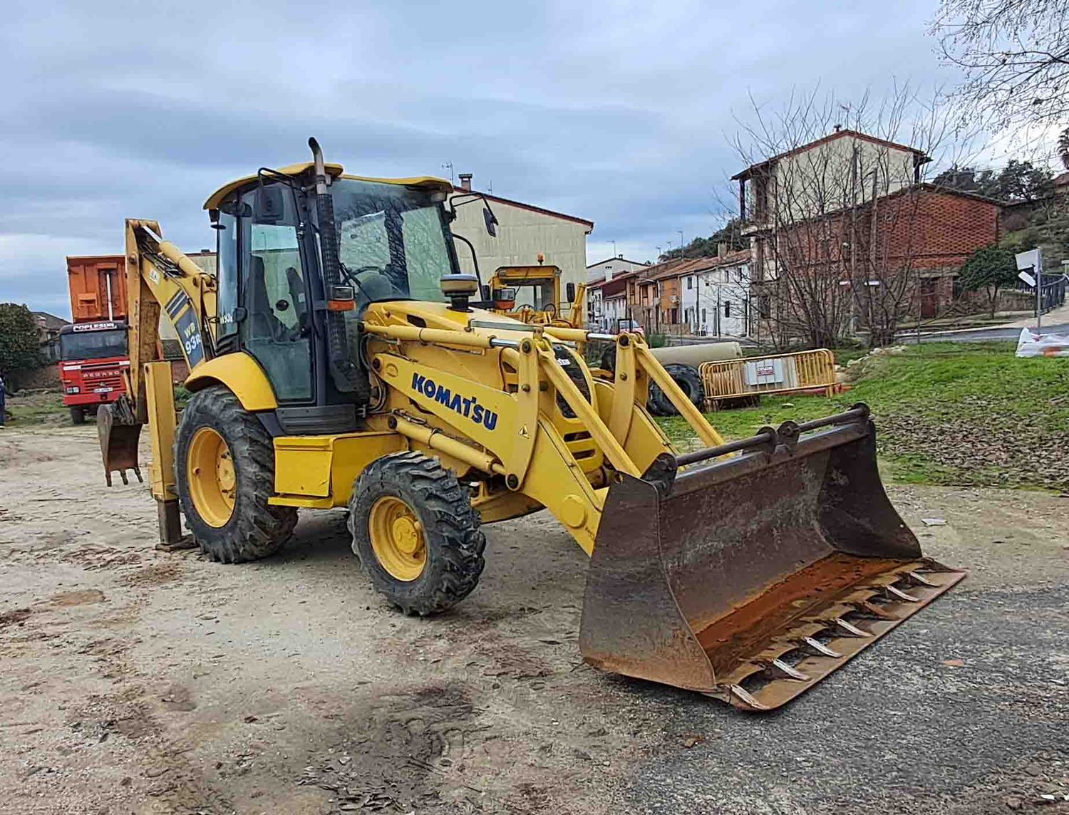 Retroexcavadora Komatsu WB93R 5 excavadora retroexcavadora mixta pala cargadora cazo giratoria motoniveladora bulldozer rippe